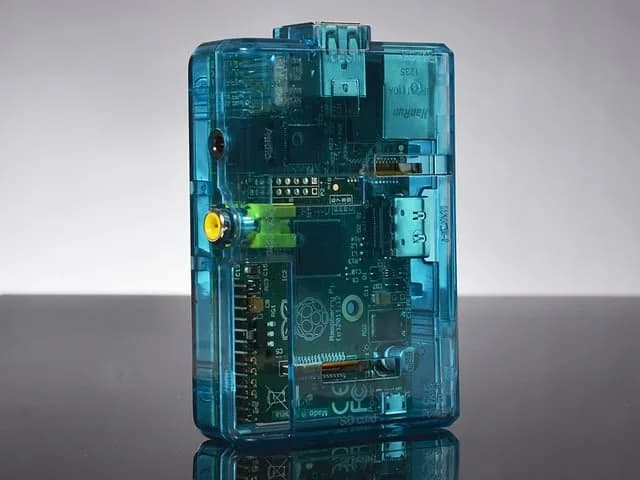 Pi Shell — корпус Blue Raspberry Pi модели A или B