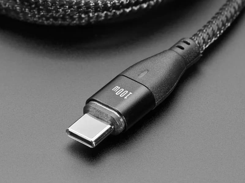 Черный тканый кабель USB A или Type-C на Type-C с магнитным наконечником длиной 1 метр