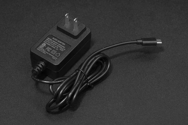 Источник питания USB 5 В при 3 А (стандарт США)