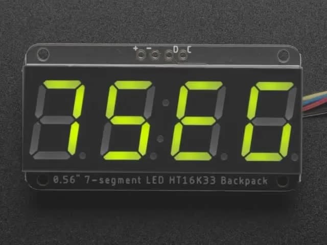 Зелёный 7-сегментный индикатор часов, высота цифр 0,56 дюйма.