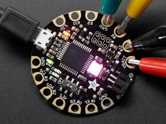 FLORA - Носимая электронная платформа: Arduino-совместимая