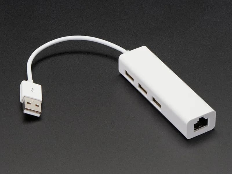 USB 2.0 и концентратор Ethernet — 3 порта USB и 1 Ethernet